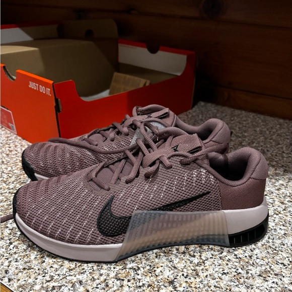 NEW! Nike Metcon 9 (size 8.5 women’s) - Picture 1 of 8